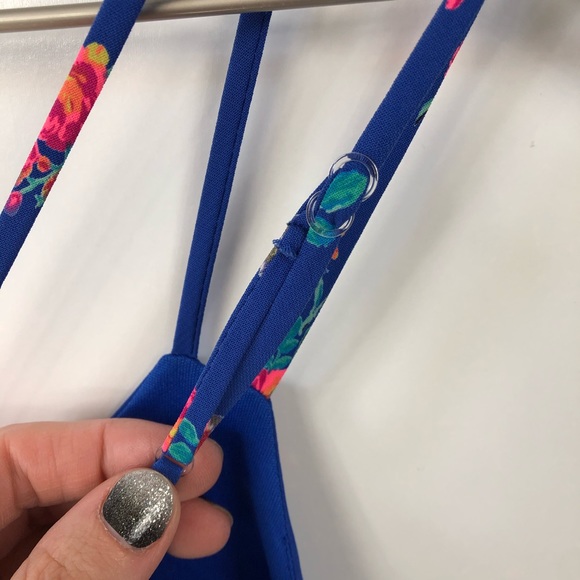 Everly Floral Crisscross Back Strappy Tank Size S - Picture 5 of 7